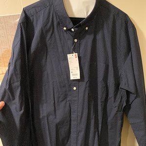 New men’s Uniqlo button down dress shirt with tags. Sz XL.